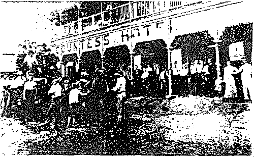 old b/w-picture: coach in front of hotel